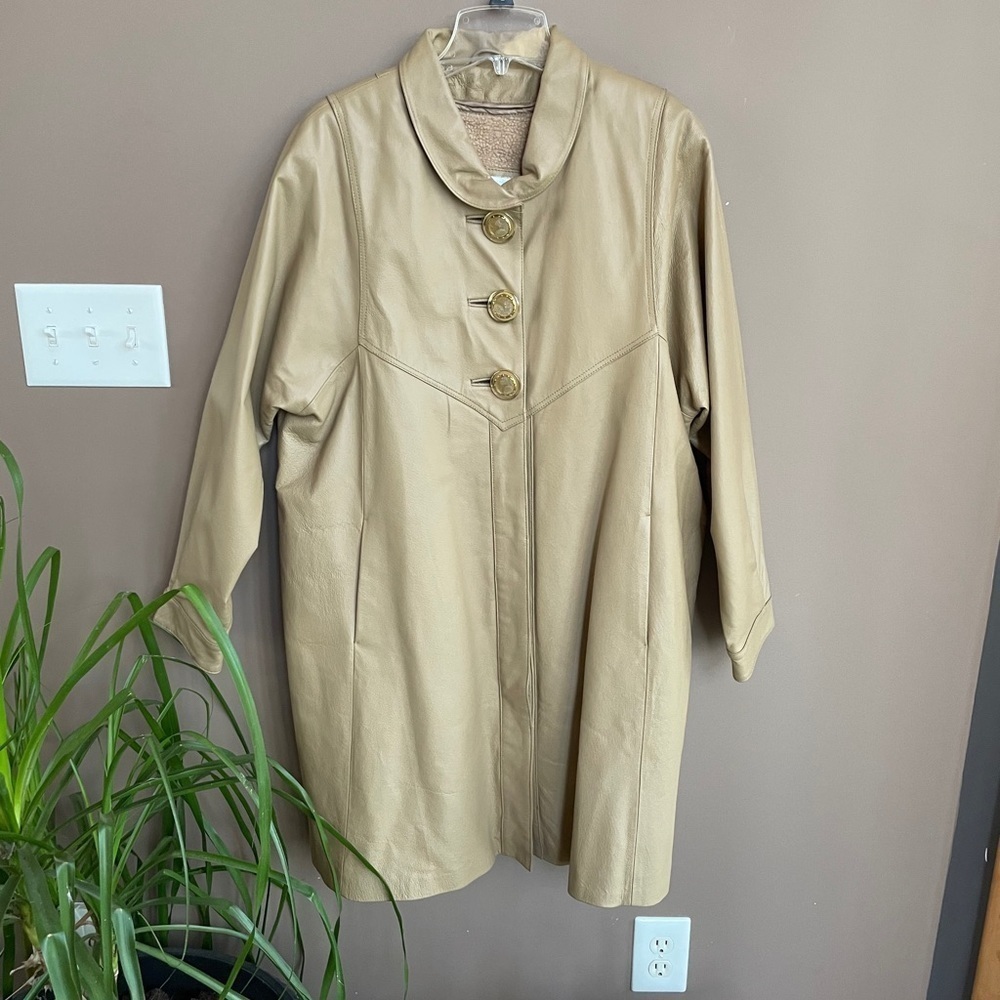 Chic Beige Trench Coat with Button Detail